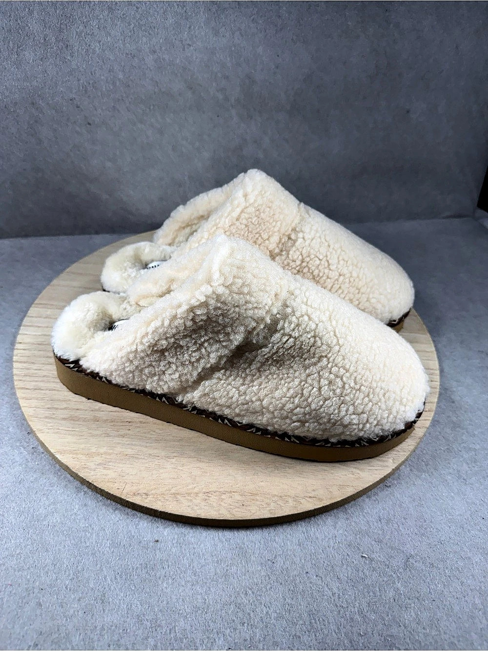 Minnetonka Cerise Cream Berber Slide Slippers Women’s 11